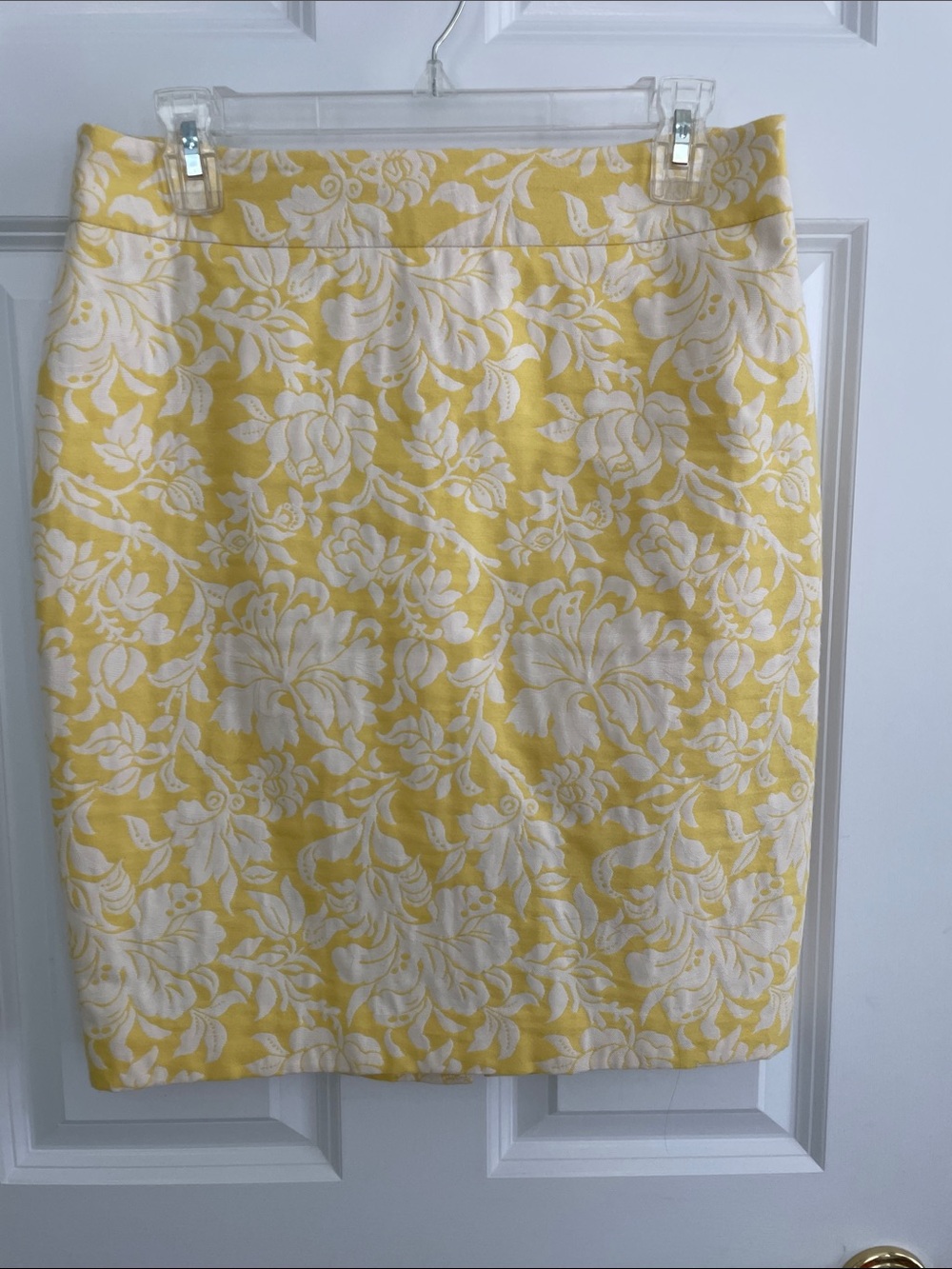 Ann Taylor Yellow and White Floral Pencil Skirt size 6